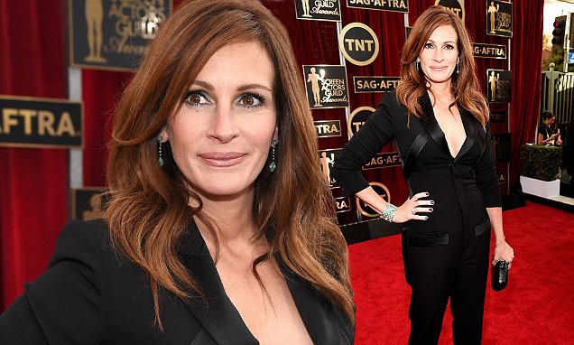 Julia Roberts In Plunging Black Jumpsuit At Sag Awards Daily Mail Online