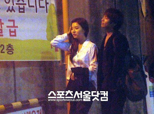 Shinee S Jonghyun And Shin Se Kyung Are Still Love Birds Seoulbeats