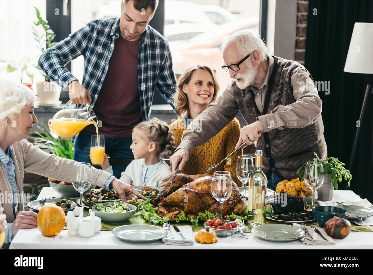 Thanksgiving Day: A Guide To Celebrating With Family