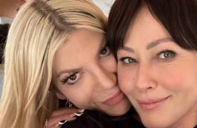 Tori Spelling Reveals Shannen Doherty S Spirit Is Spurring Her On Amid Hard Time